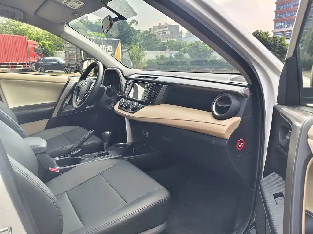 Toyota RAV4 — миниатюра 9