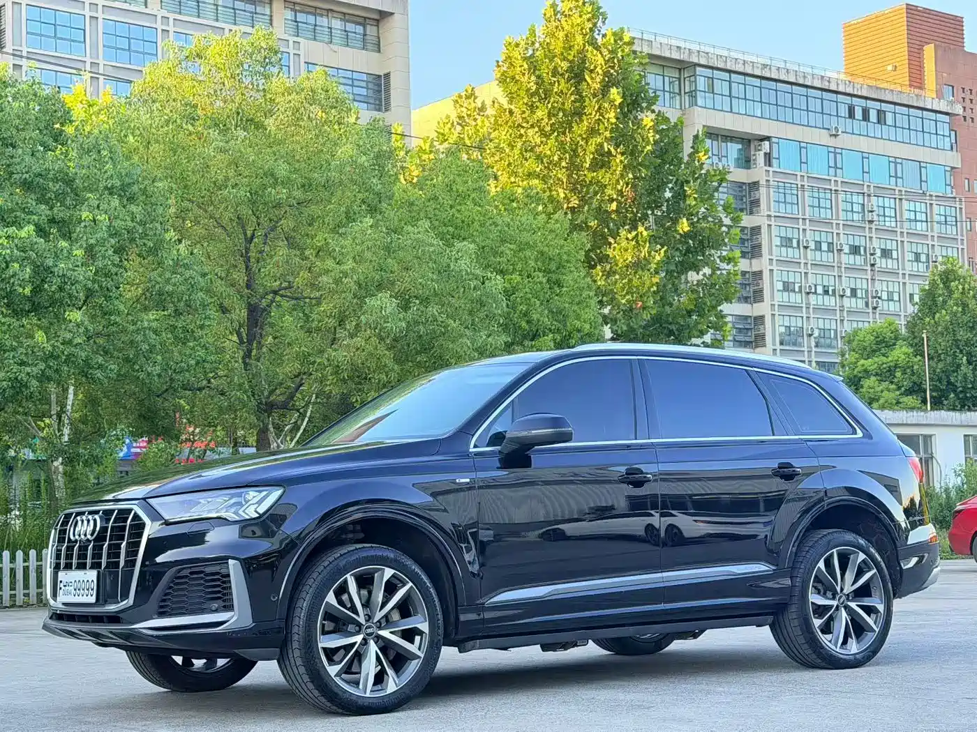 奥迪Q7 2022款 55 TFSI quattro S line冰雪运动版 2021