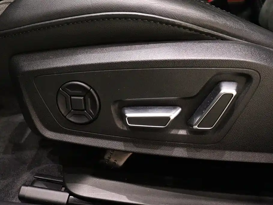 Audi A6L New Energy — миниатюра 20