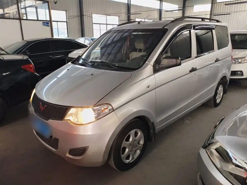 Wuling Hongguang 2014