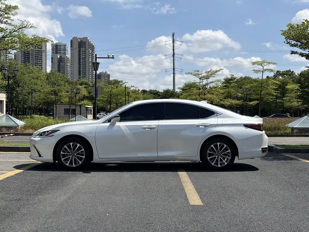 Lexus ES — миниатюра 7