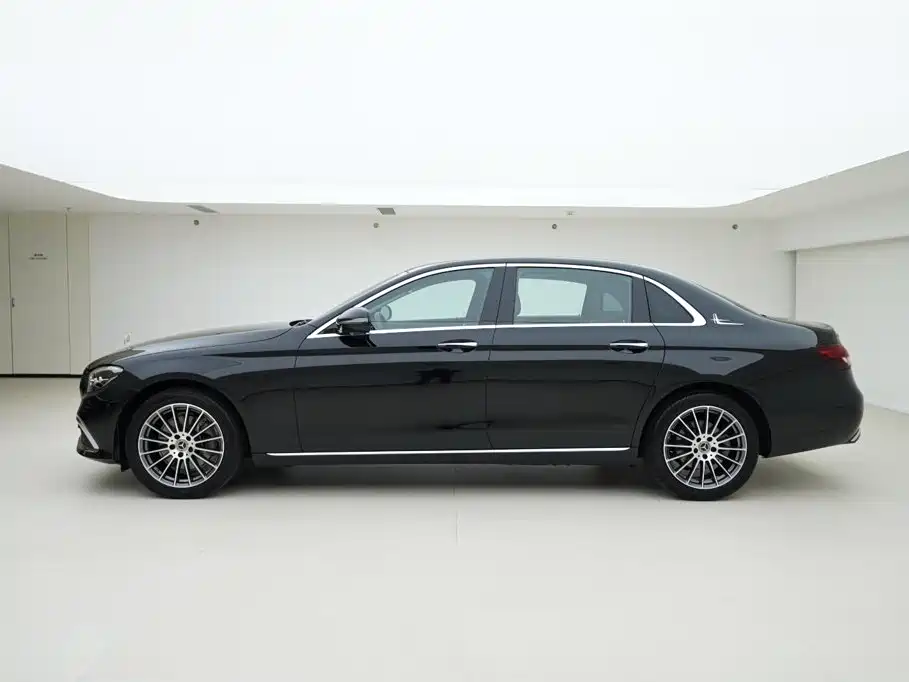 Mercedes-Benz E-Class 2023 — фото 3