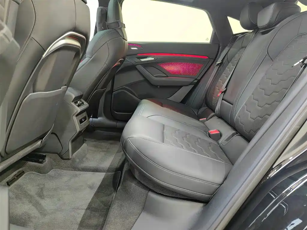 AUDI Q6L SPORTBACK E TRON