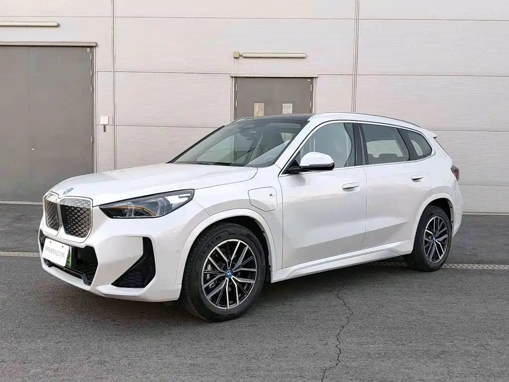 BMW iX1 2025