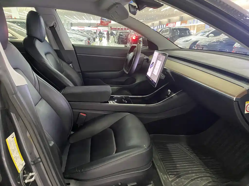Tesla Model 3 - фото 6