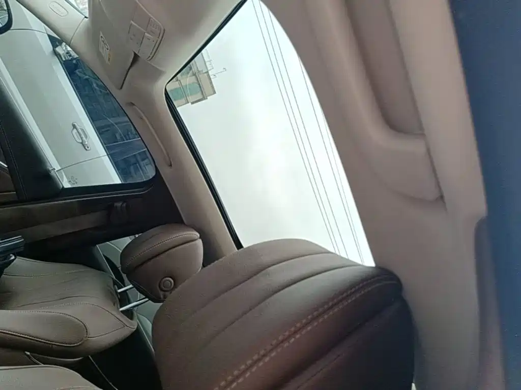 Mercedes-Benz E-Class — миниатюра 18