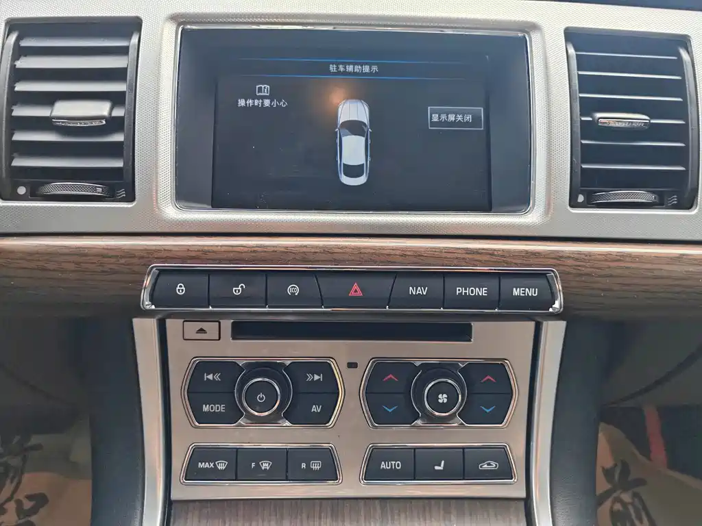 Jaguar XF — миниатюра 12