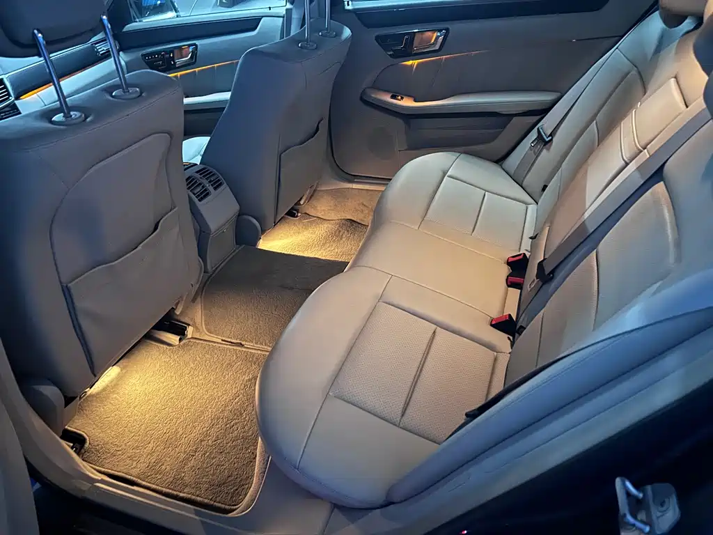 Mercedes-Benz E-Class — миниатюра 4