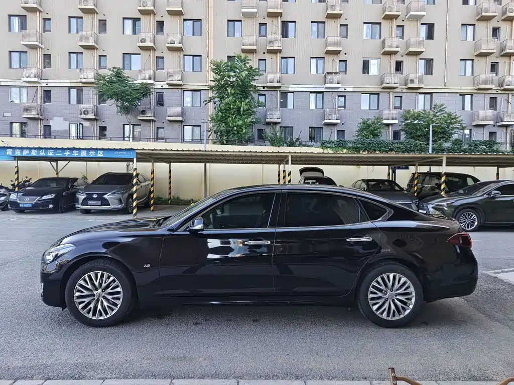 Infiniti Q70 2017 Q70L 2.5L Enjoy