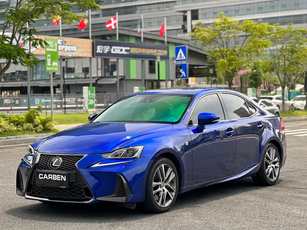 Lexus IS