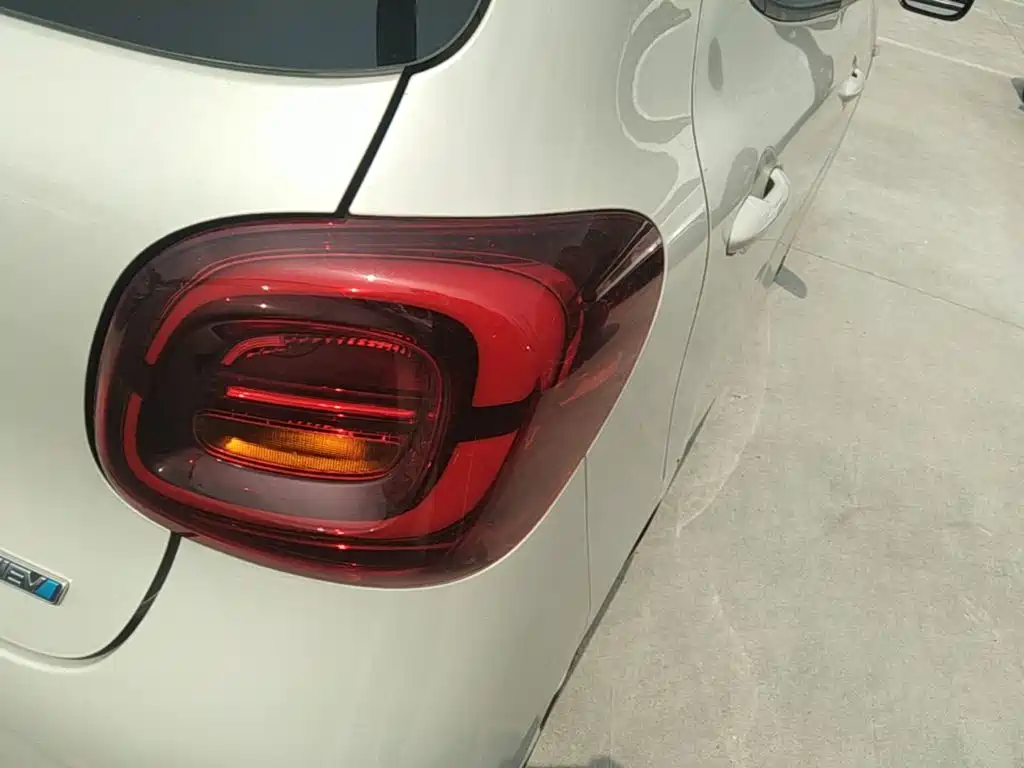 Wuling MINIEV — миниатюра 8