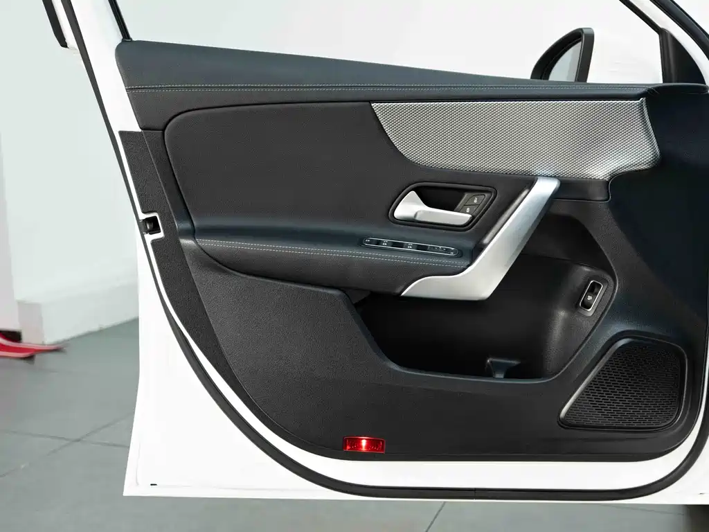 Mercedes-Benz A-Class — миниатюра 10