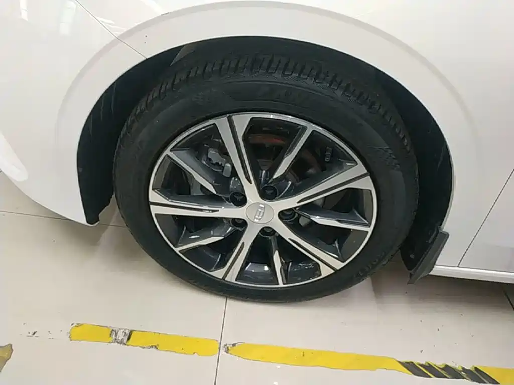 Geely Emgrand — миниатюра 23