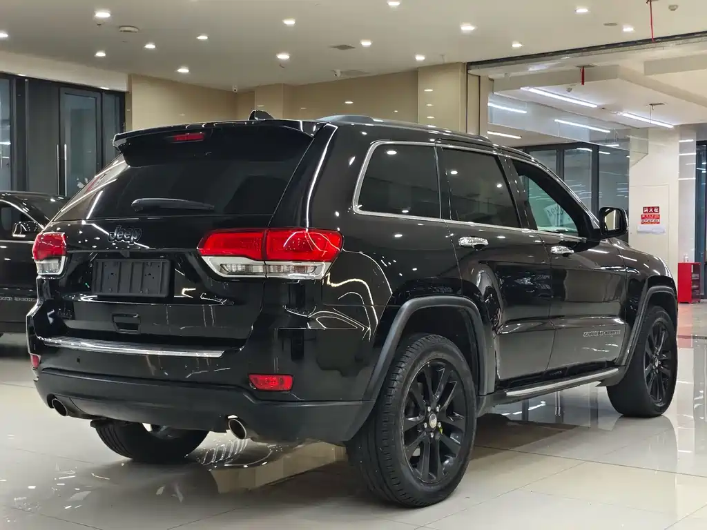 Jeep Grand Cherokee (Import) — миниатюра 17