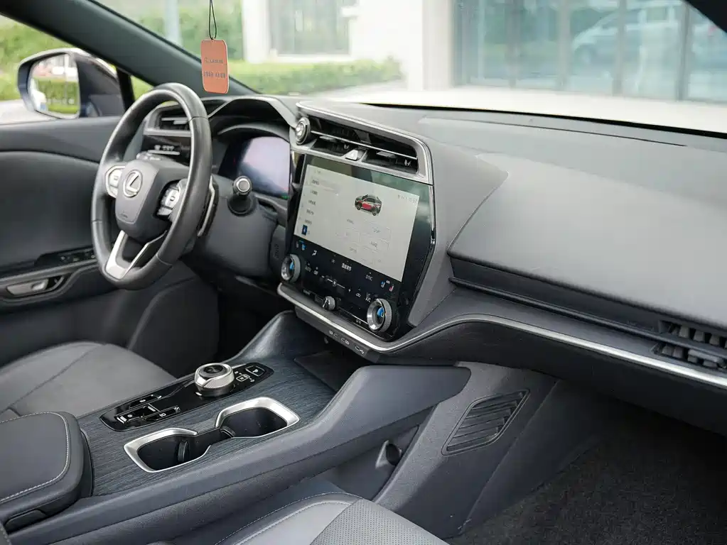 Lexus RZ — миниатюра 9