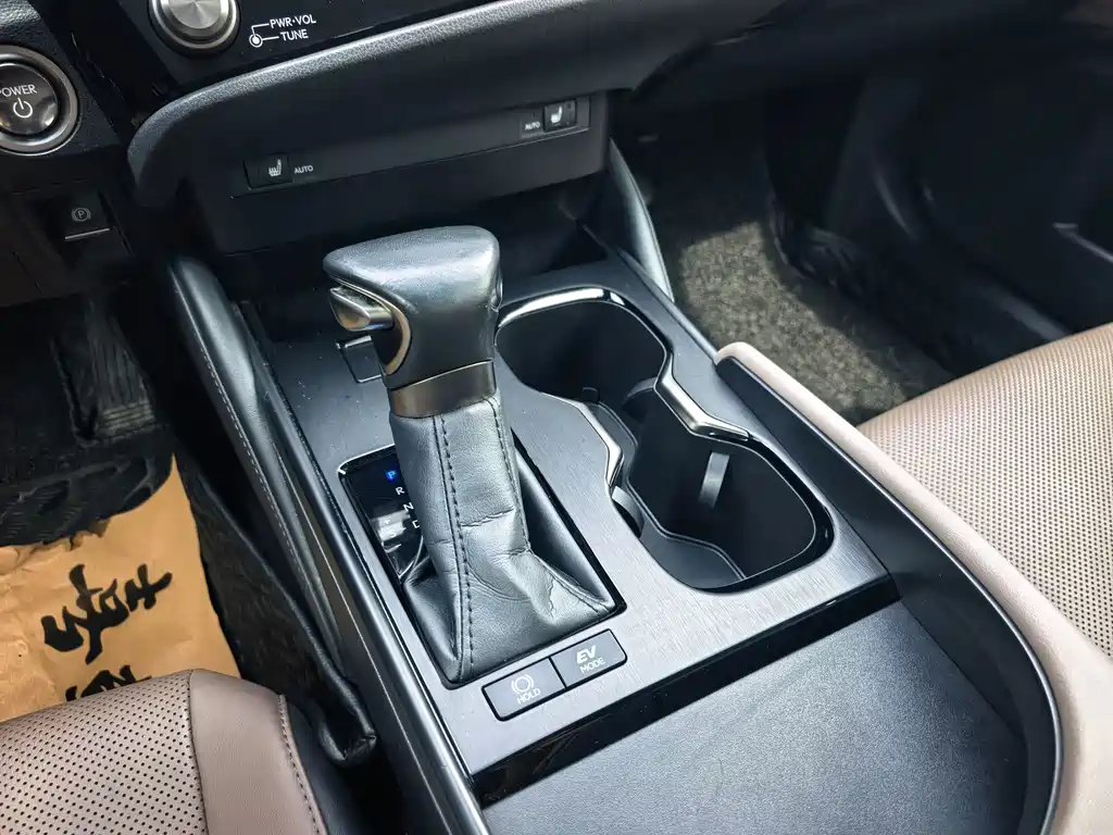 Lexus ES — миниатюра 23