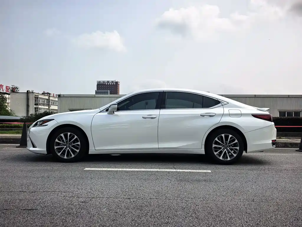 Lexus ES — миниатюра 2