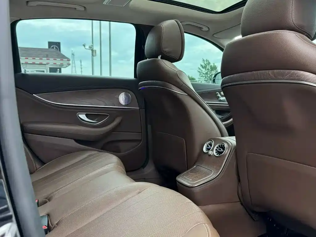 Mercedes-Benz E-Class — миниатюра 6