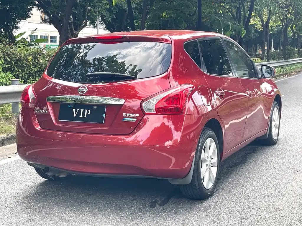 Nissan Tiida — миниатюра 7