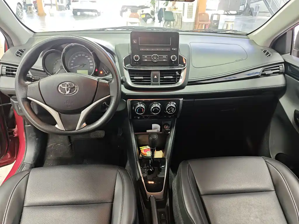 Toyota Yaris L — миниатюра 6