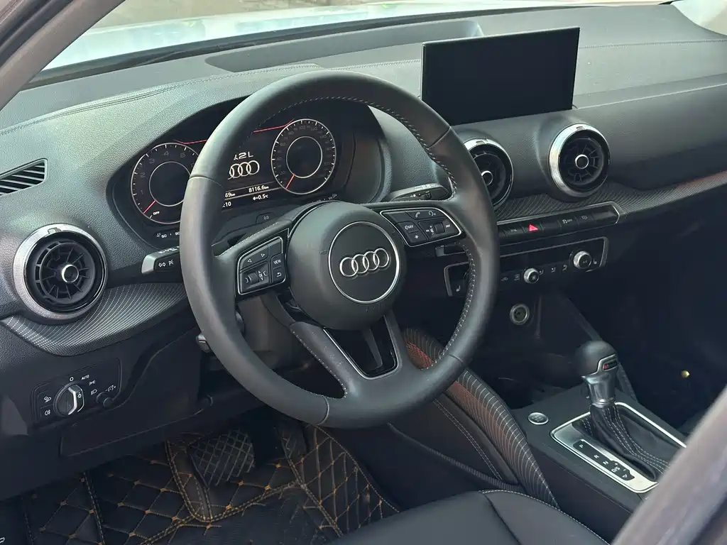 Audi Q2L 2022 35 TFSI Luxury