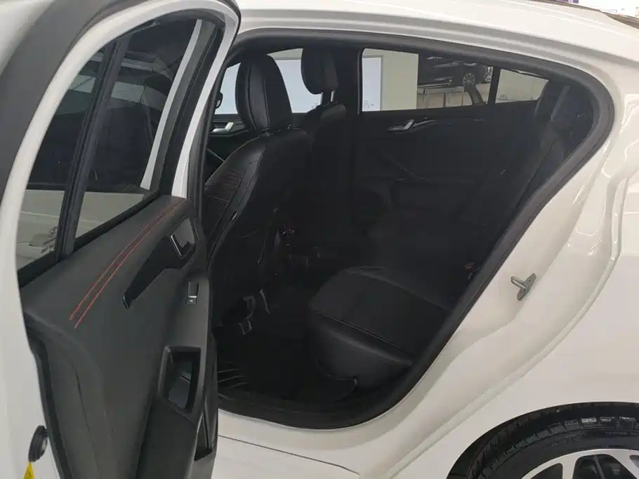 Ford Focus — миниатюра 11