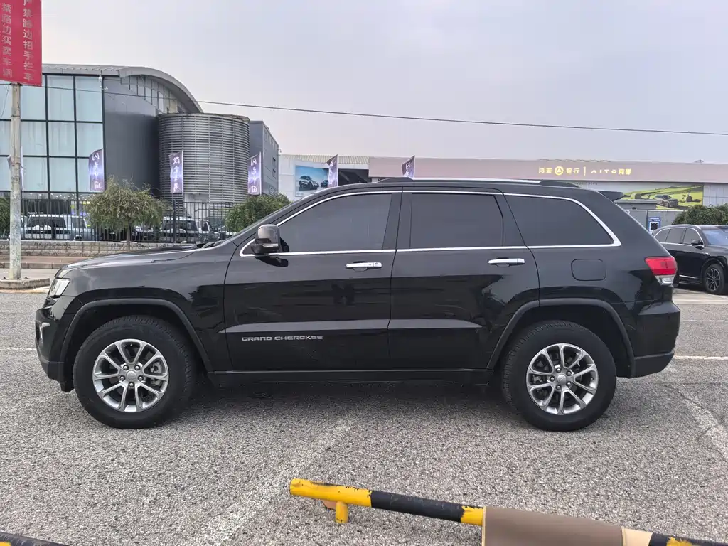 Jeep Grand Cherokee (Import) — миниатюра 5