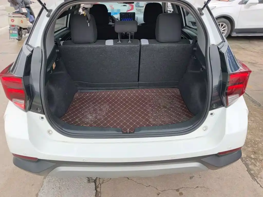 Toyota Yaris L — миниатюра 19
