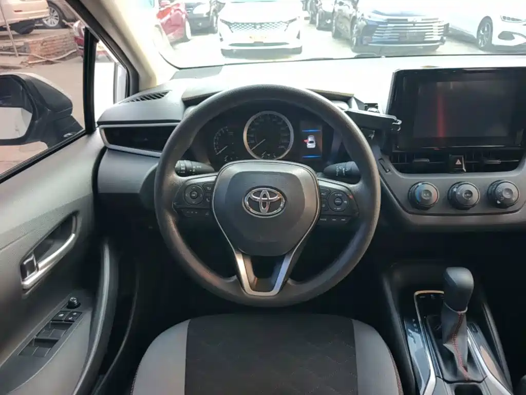 Toyota Corolla 2023 — фото 10