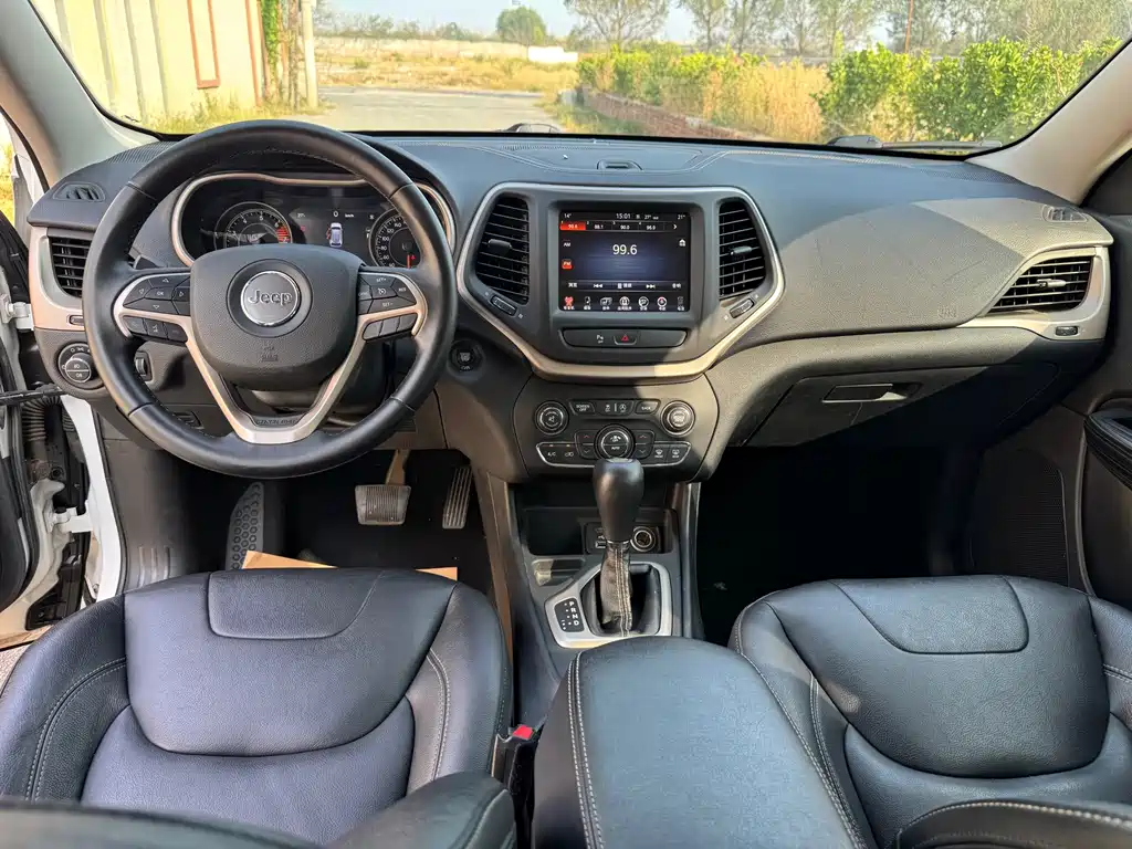 Jeep Cherokee — миниатюра 9