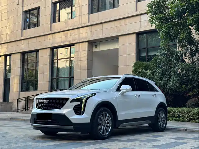 CADILLAC XT4