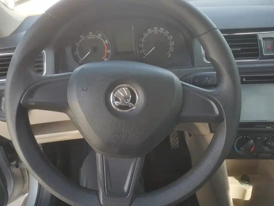 Skoda Rapid — миниатюра 15
