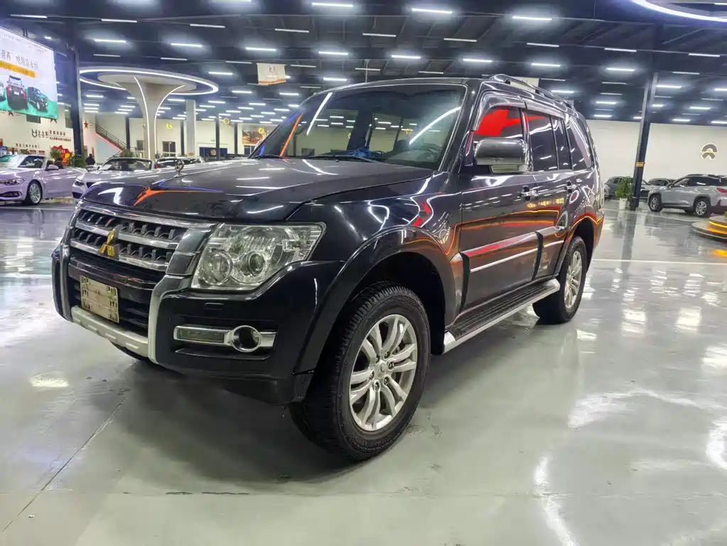 Mitsubishi Pajero (Import) 2019