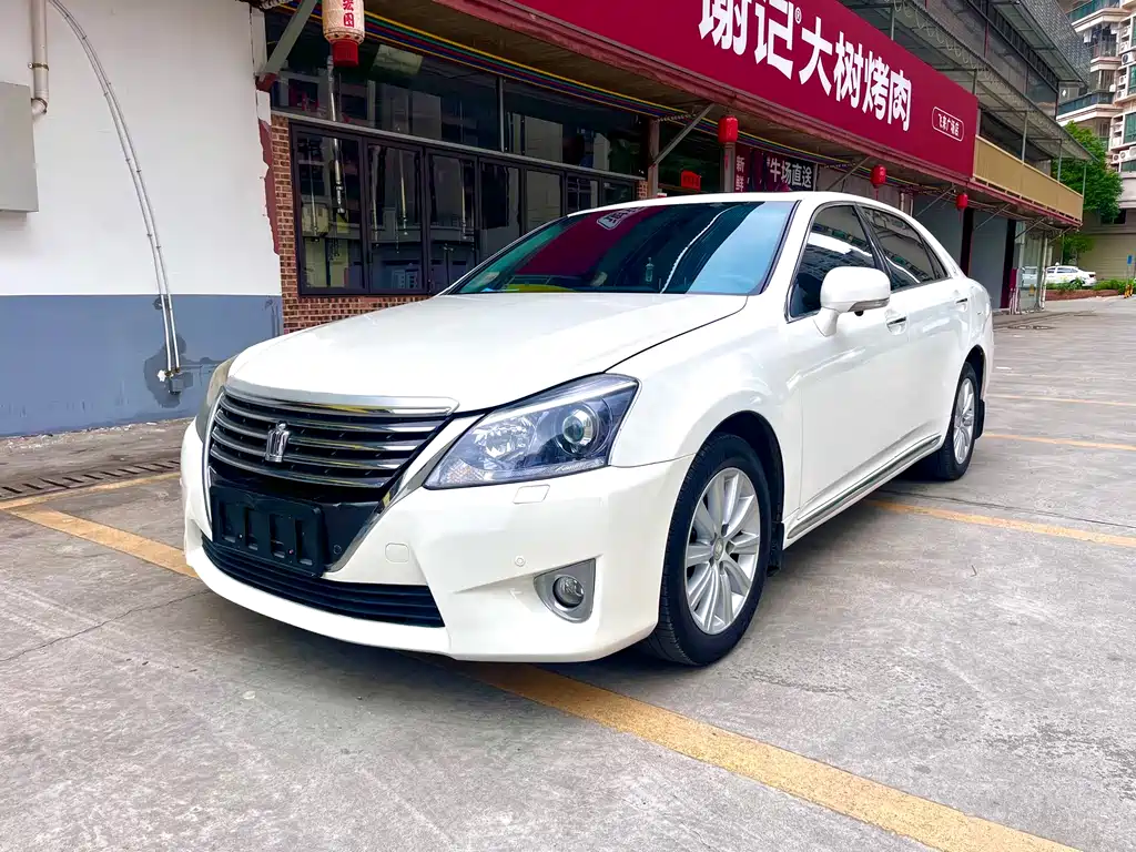 Toyota Crown 2013