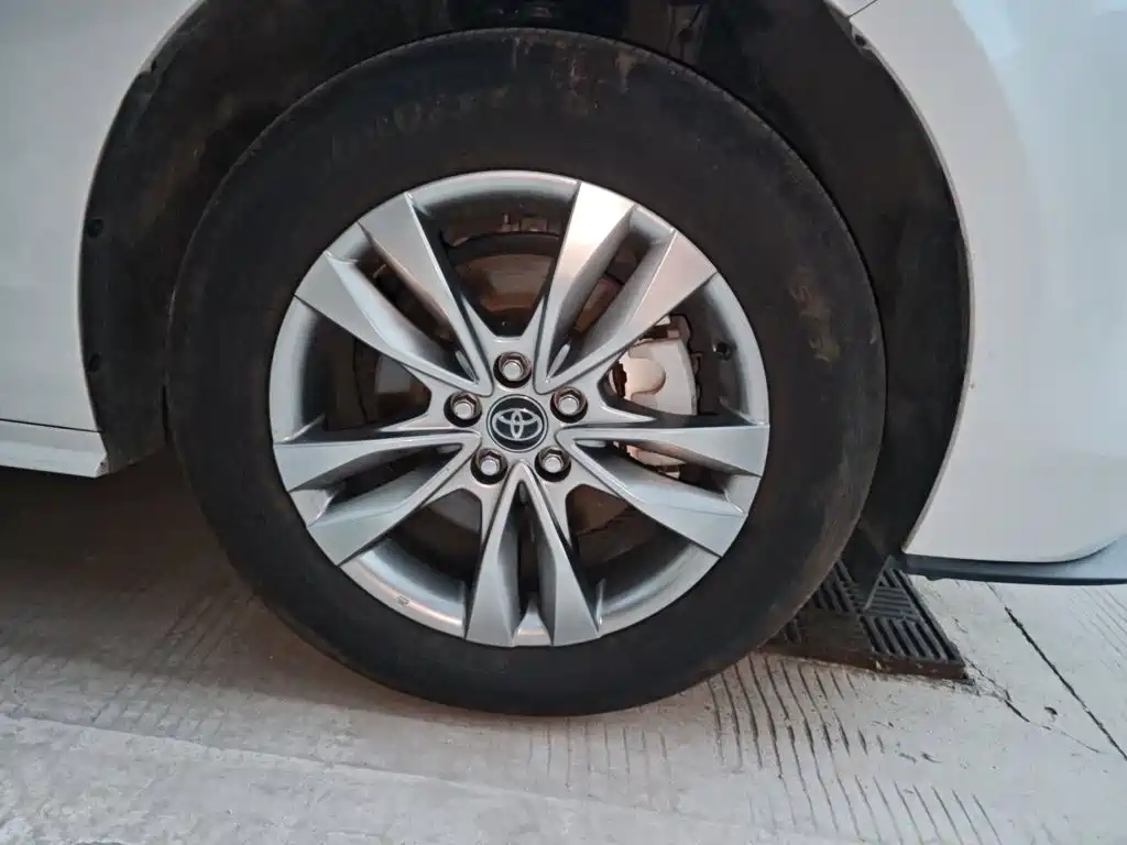 Toyota Sienna — миниатюра 26