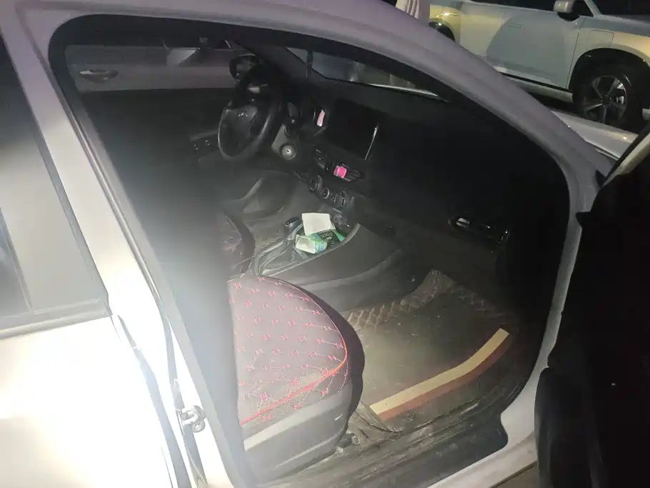 Hyundai Elantra — миниатюра 8