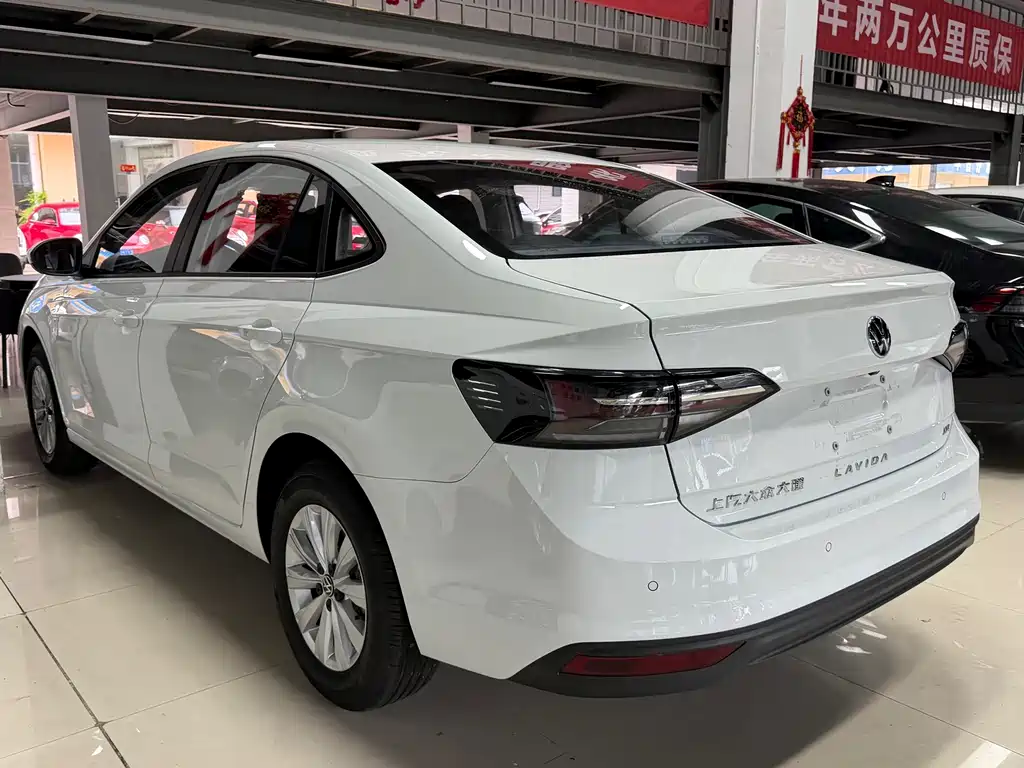 Volkswagen Lavida — миниатюра 6