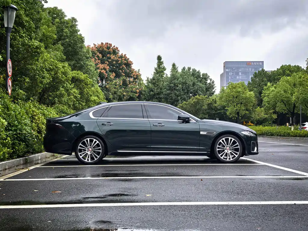 Jaguar XFL — миниатюра 4