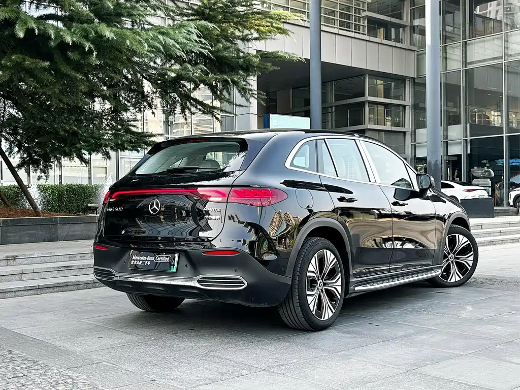 Mercedes-Benz EQE SUV — миниатюра 3