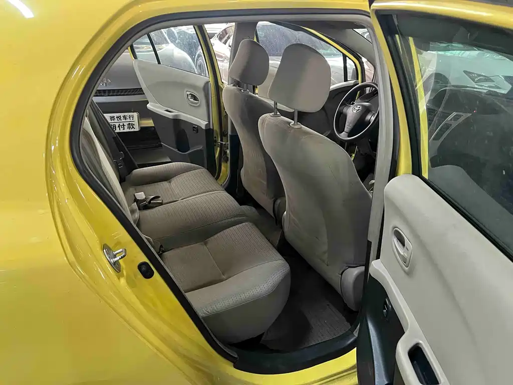 Toyota Yaris — миниатюра 8