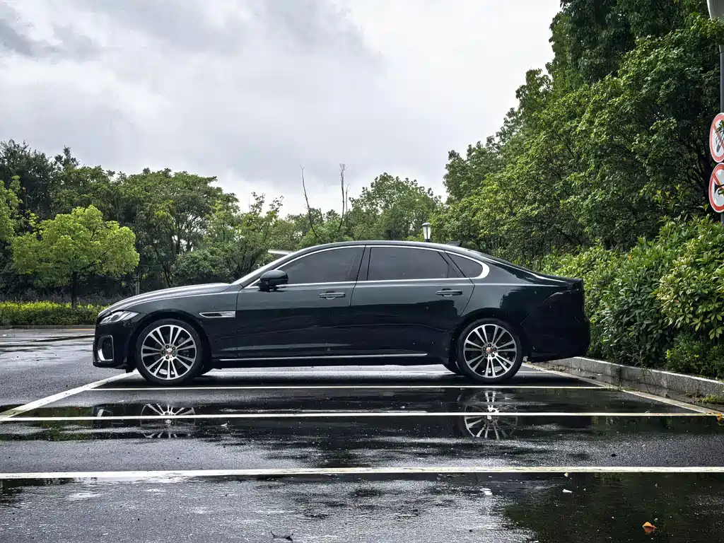 Jaguar XFL — миниатюра 5