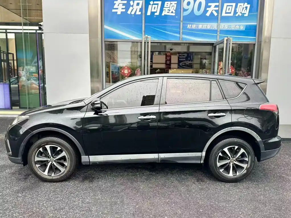 Toyota RAV4 — миниатюра 6