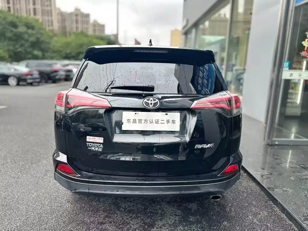 Toyota RAV4 — миниатюра 4