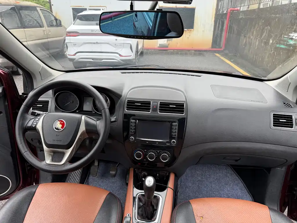 Dongfeng X5 2015 1.6L MT Luxury