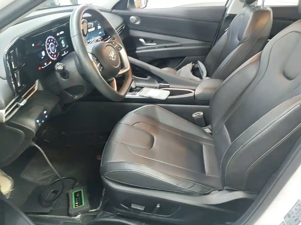 Hyundai Elantra — миниатюра 15