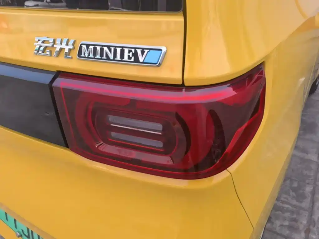 Wuling MINIEV — миниатюра 8