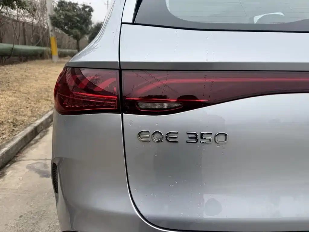 MERCEDES-BENZ EQE SUV