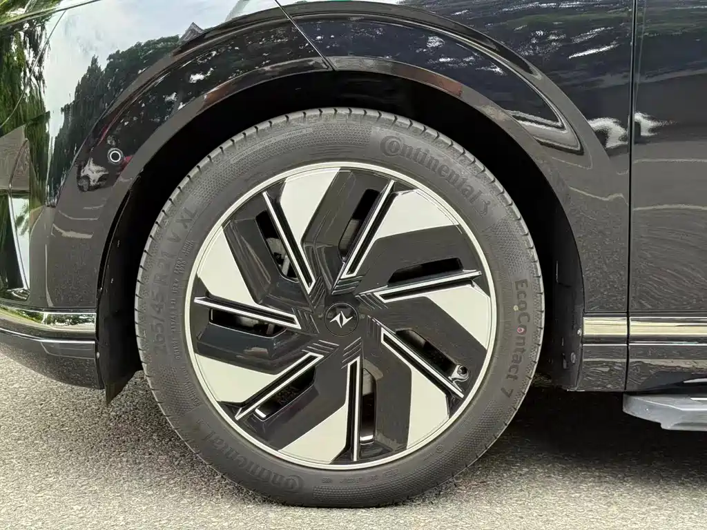 Dongfeng eπ008 2025 210Max 6 мест