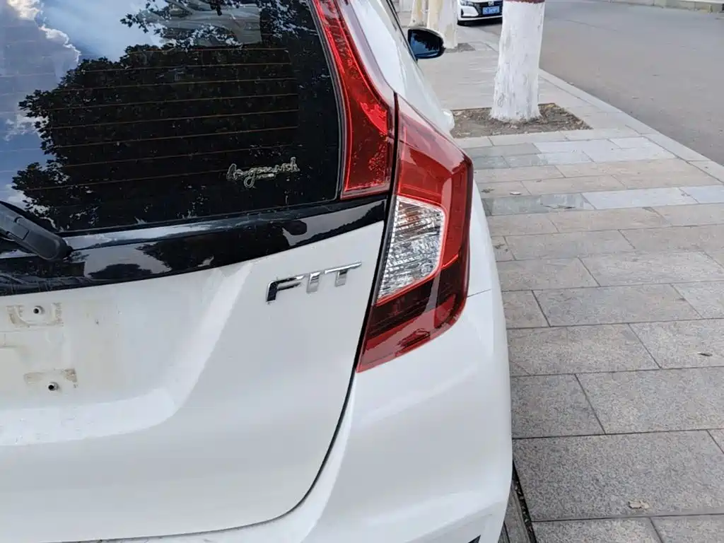 Honda Fit — миниатюра 8