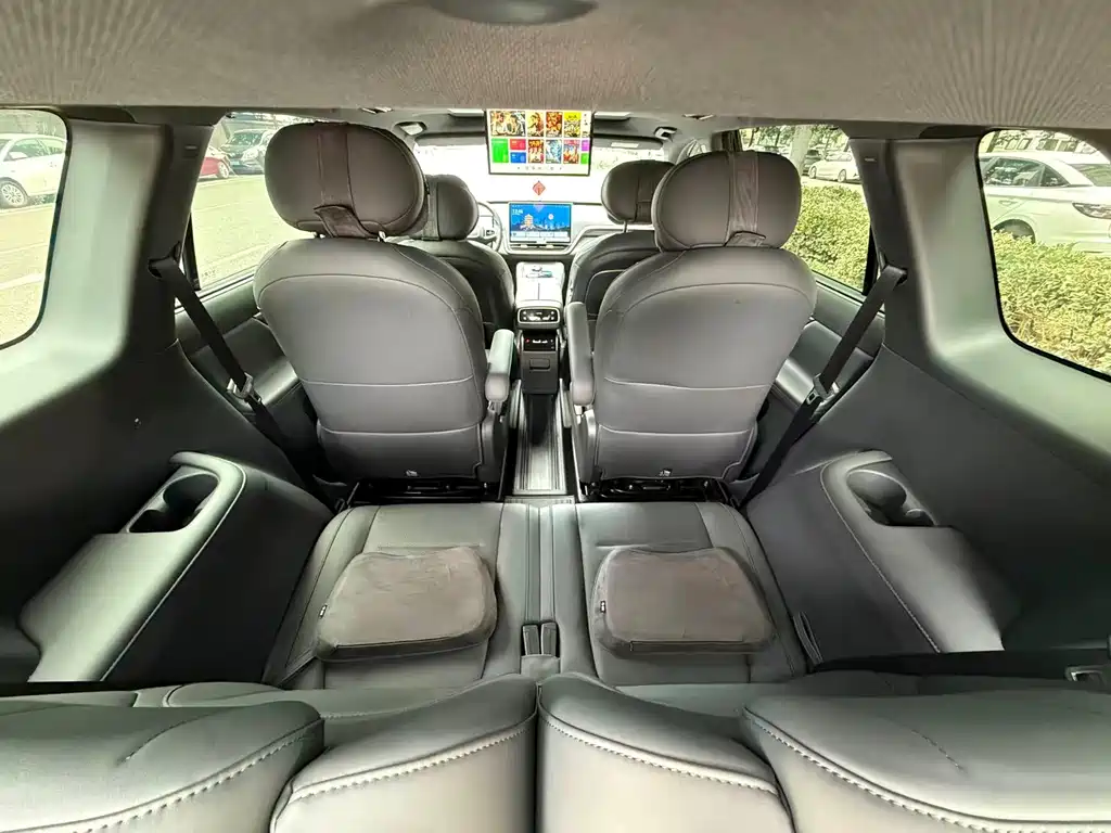 Dongfeng eπ008 2025 210Max 6 мест